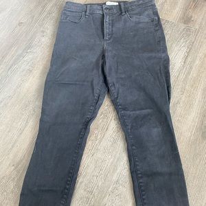 Abercrombie & Fitch black distressed ankle denim